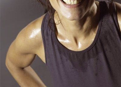 NOW, STAY FRESH WITH A FABRIC THAT DRAINS AWAY SWEAT