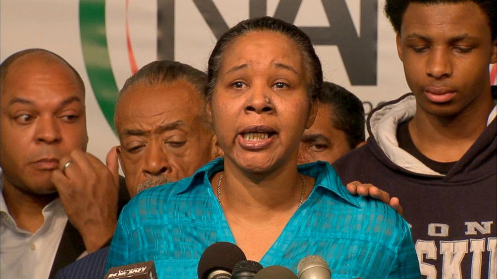 Eric Garner's widow, Esaw Garner, speaks during a press conference, Dec. 3, 2014, in New York City in response to the grand jury decision not to indict the NYPD officer responsible for the choke hold death of Eric Garner back in July. (File photo)