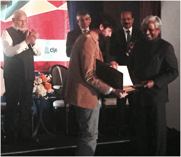 The letter of intent to distribute Foldscope through DBT’s star college and other programmes being exchanged between the Department of Biotechnology (DBT) and the Prakash Lab in the presence of Prime Minister Shri Narendra Modi during his visit to Silicon Valley in USA - Sep, 2015.