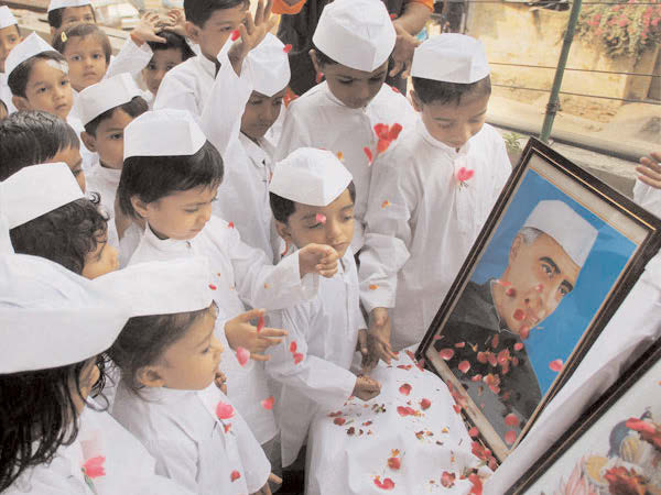 Children pay floral tributes to Chacha Nehru