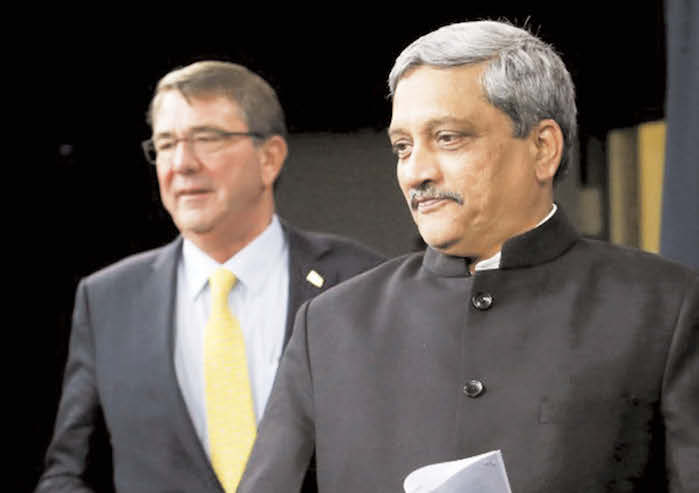 India's Defense Minister Manohar Parrikar (right) with US Secretary of Defense Ash Carter (file photo)