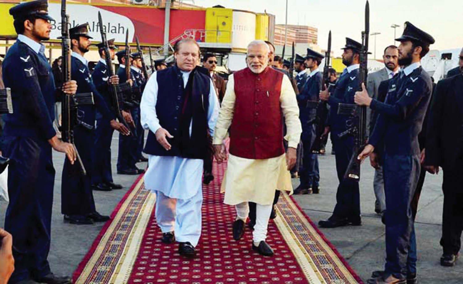 Prime Minister Narendra Modi with Pakistan Prime Minister Nawaz Sharif on his Christmas day visit to Pakistan