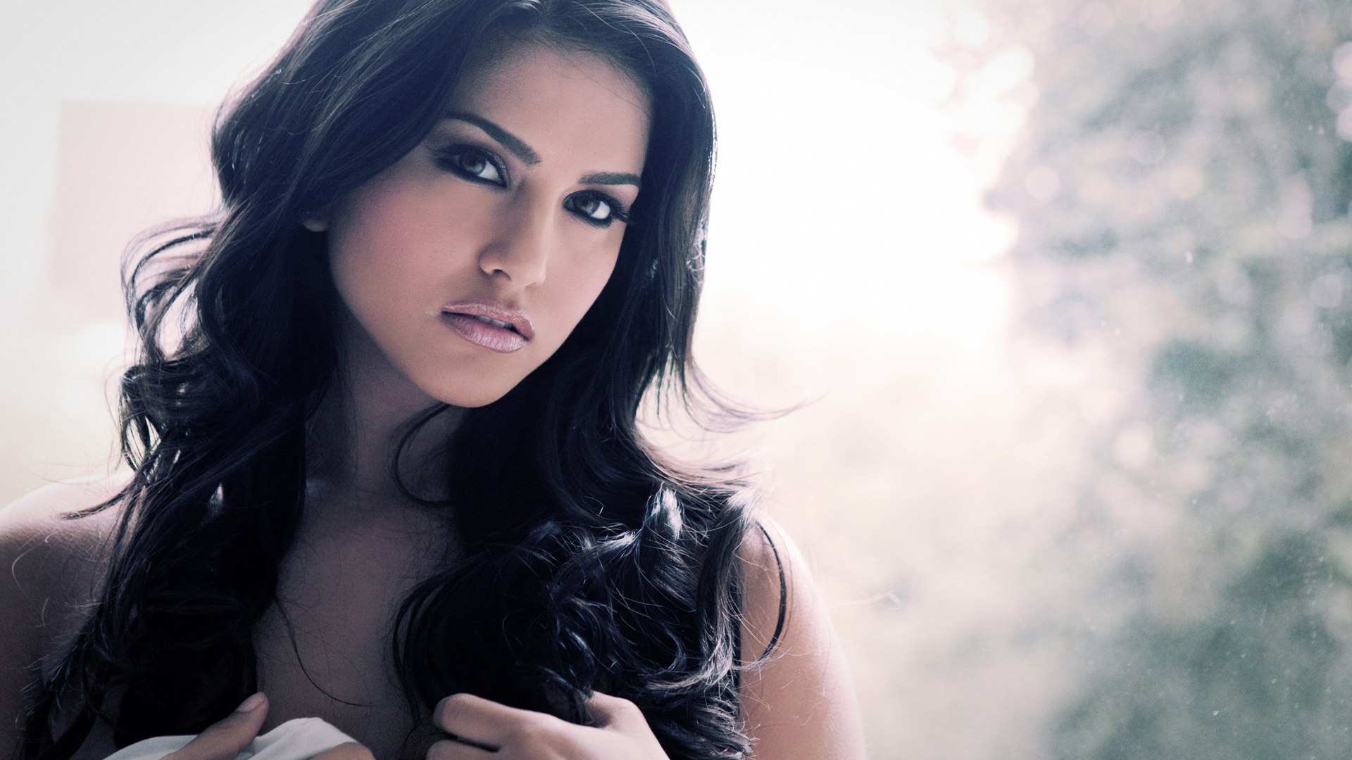 SUNNY LEONE STILL DONT THINK I FIT IN BOLLYWOOD — The Indian Panorama