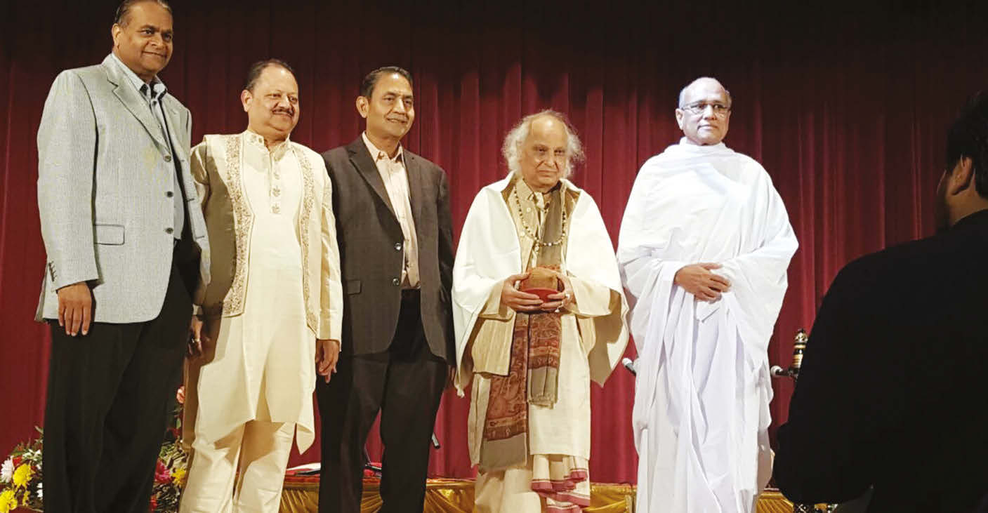 Organizers with Pandit Jasraj Ji and Gurudev Manak Muni Ji. (From L to R): K.K. Mehta, Dr. Ajay Lodha, Kanak Golia, Pandit Jasraj Ji, Gurudev Manak Muni Ji