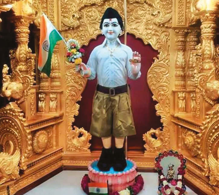 The idol of Lord Swaminarayan showers blessings in a RSS uniform at a temple in Gujarat.(Source: Twitter/Tv9 Gujarati (@tv9gujarati)