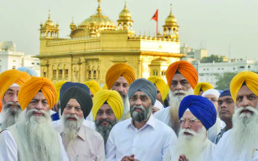 Canada’s defence minister Harjit Sajjan, SGPC president Kirpal Singh Badungar and other SGPC members at the Golden Temple during his visit to Amritsar on April 20, 2017. Photo: HT