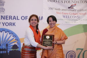 Consul General Das presents a plaque to Guest speaker Dr. Nikky Guninder Kaur Singh