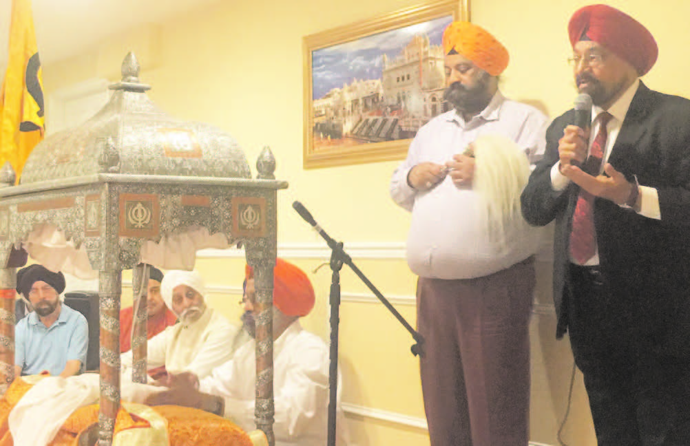 Prof. Indrajit S Saluja speaks about his documentaries on Guru Gobind Singh and Vaisakhi. Mr. Bakshi is seen to his right