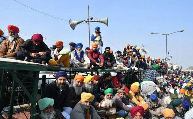 Farmers protest on new farm law issue at Singhu border o Thursday, Dec 17