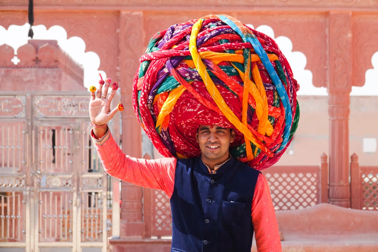 Pawan Vyas makes World record of making 478.5 meter long ‘Pagri’ (Turban/Headgear)