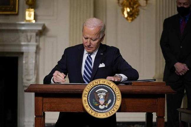 biden in Oval Office