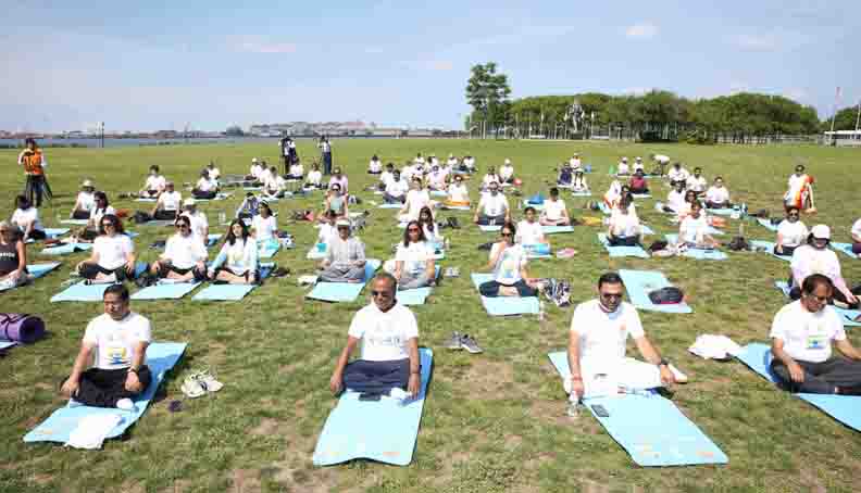 Federation of Indian Associations and the Consulate General of India organize 7th International Yoga Day