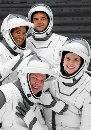 SpaceX launches 4 amateurs on private Earth-circling trip