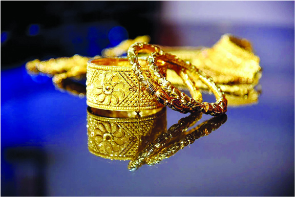 Gold to add glitter in 2022 on pandemic woes, strong dollar