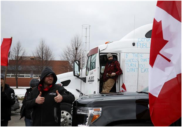 Canadian police arrest 2 leaders of protesting truckers