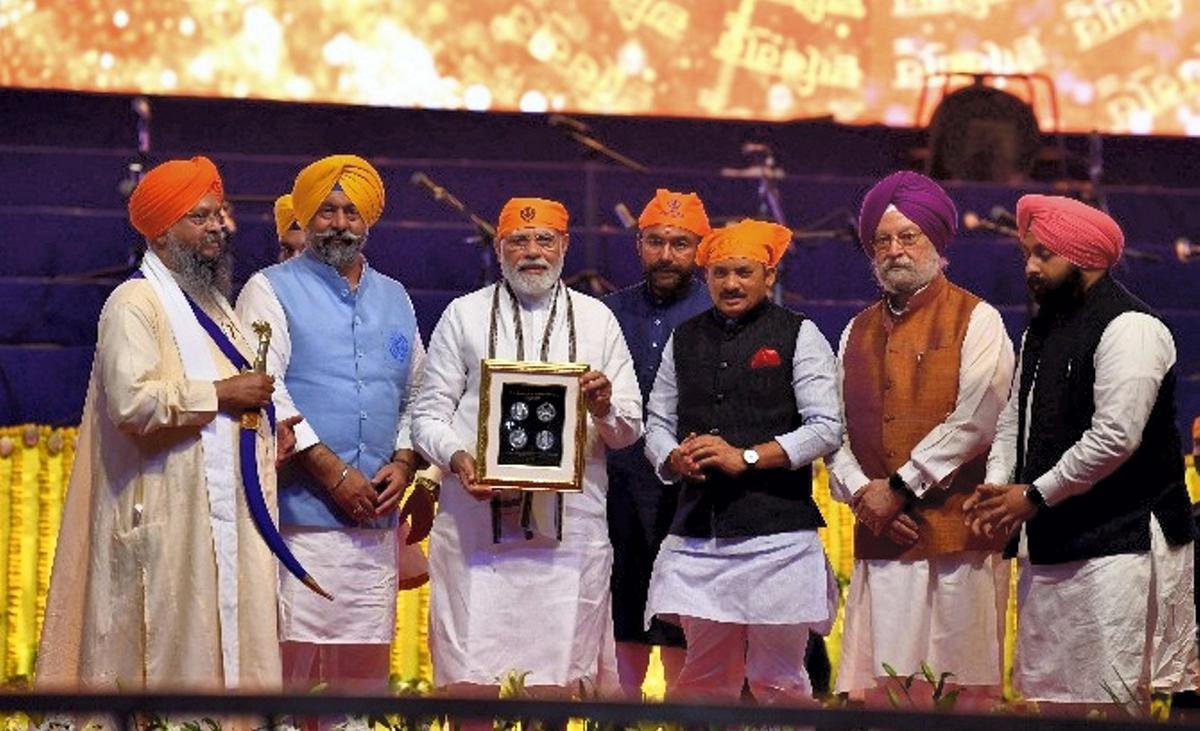 Prime Minister Modi pays glowing tribute to the Sikh Gurus