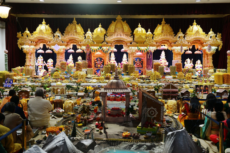 Colors, Lights and Food Mark Joyous Diwali Celebrations at BAPS Mandirs