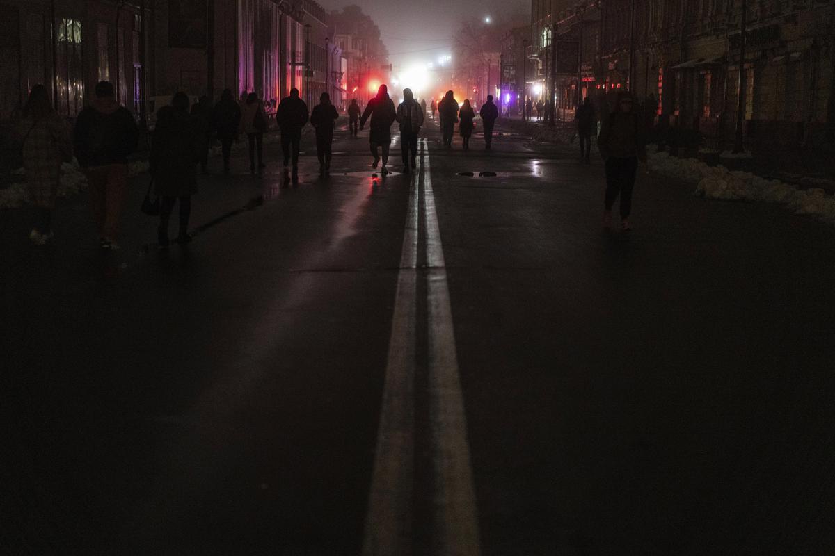 Kyiv plunged in dark: Ukraine battles to reconnect millions in the cold and dark in the aftermath of Russian attack