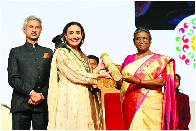 President Murmu confers Pravasi Bharatiya Samman Awards 2023 at PBD convention in Indore