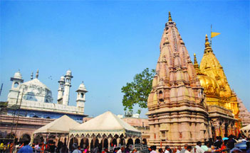 Hindus pray