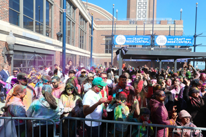 Chicago Celebrates the Largest Festival of Colours at Navy Pier