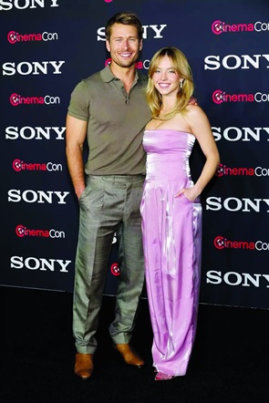 Glen Powell’s mother debunks his dating rumors with Sydney Sweeney