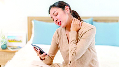 Too much phone use causing ‘text neck’? It’s stressing your heart too