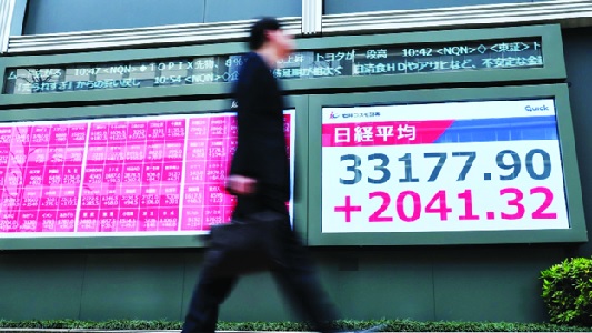 Asian equities mixed as Trump’s tariff deadline looms