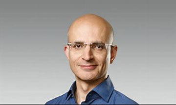 Indian American Sabih Khan Appointed Apple Chief Operating Officer